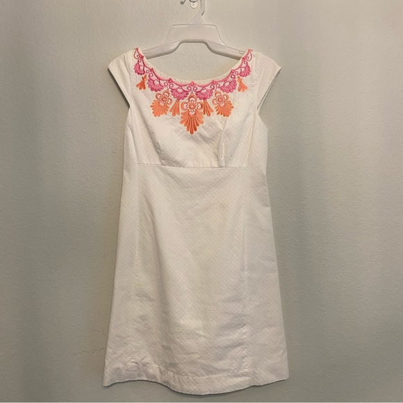Lilly Pulitzer Dress White Quilt Embroidered Detail Dainty Shift Dress Size 2 - Picture 1 of 11